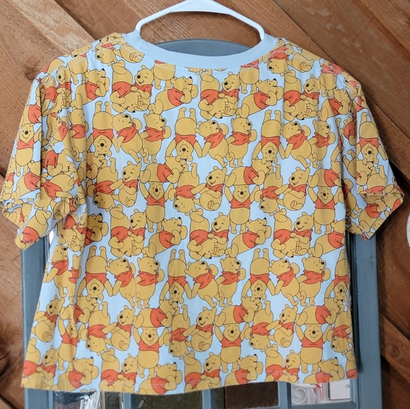 Disney Winnie the Pooh All Over Print Crop Top T-Shirt Women’s Size Medium - Picture 3 of 3